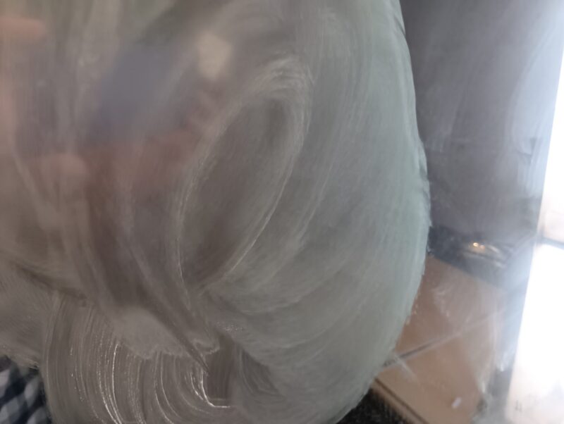 アズマックス鏡洗剤を使ってる様子