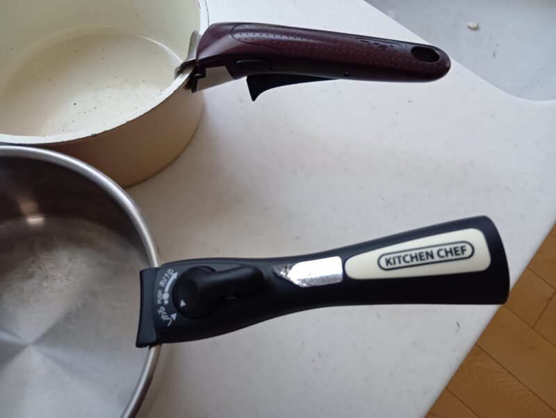 ティファール、シリーズの違いで取っ手が違う様子