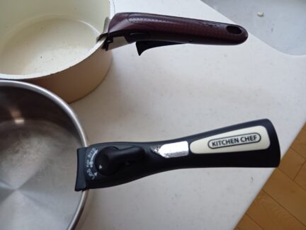 ティファール、シリーズの違いで取っ手が違う様子