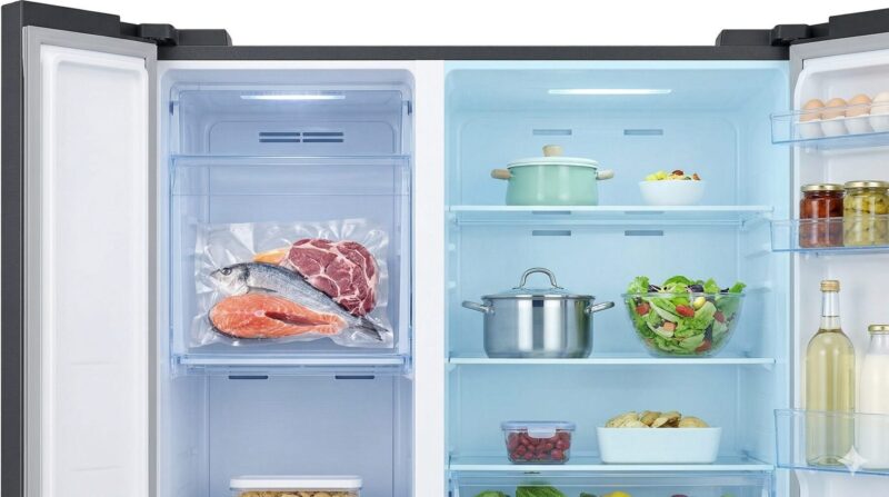 真空チルドの専用コンパートメントと、まるごとチルドの広い冷蔵室全体の違いを比較。対比による機能理解